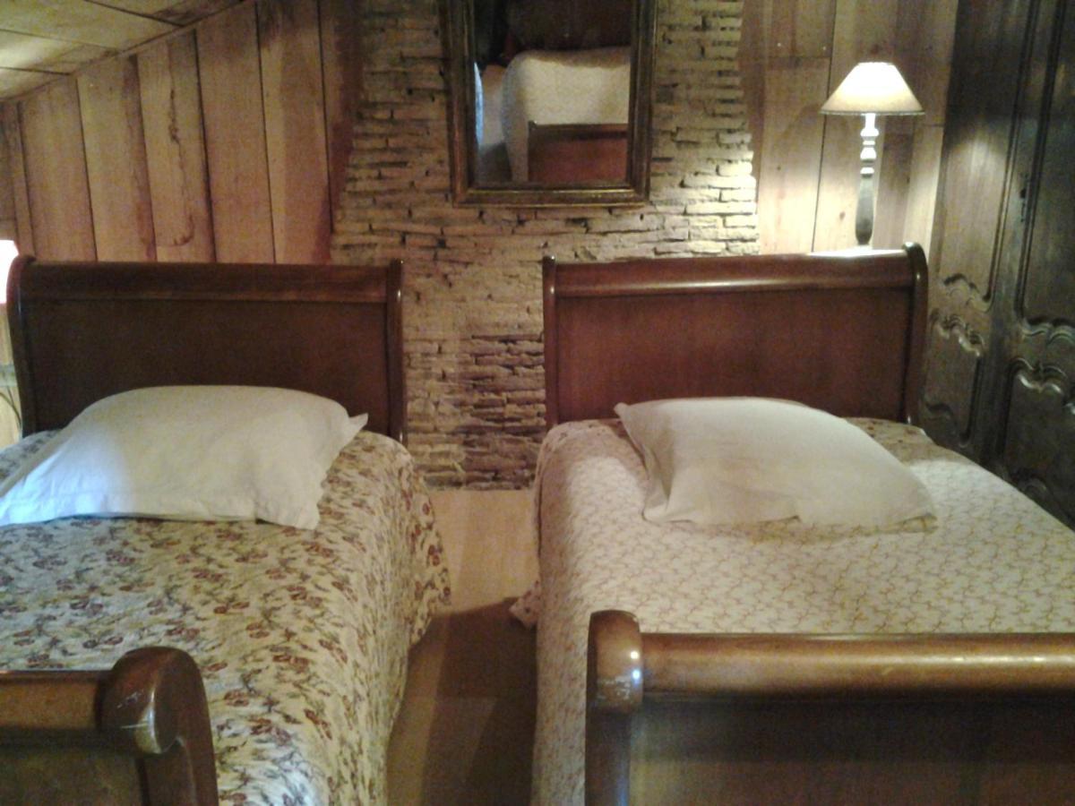 Les Hotes Des Guillemets Laglorieuse Εξωτερικό φωτογραφία